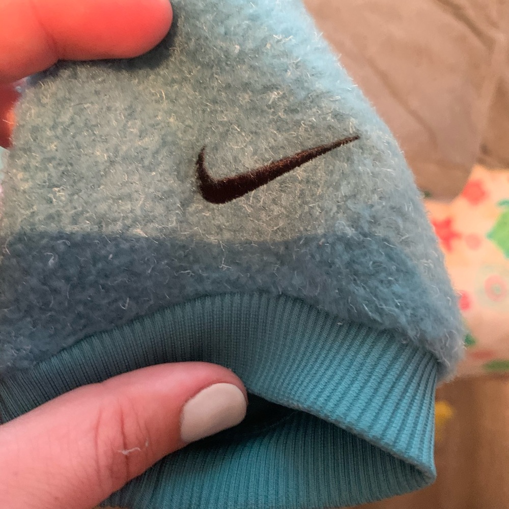 Turtle neck Nike pull over - Picture 3 of 5